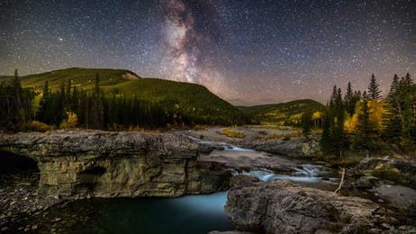 The Milky Way takes a bow over Elbow River thumbnail